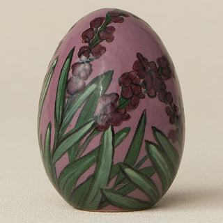 Close-up details of the ceramic handcrafted egg.